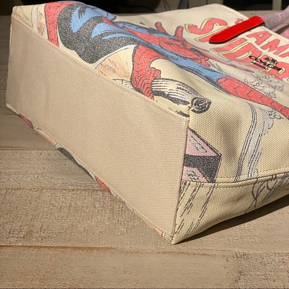 ❗️LAST ONE❗️COACH Spider-Man Canvas Tote Bag - Picture 7 of 14